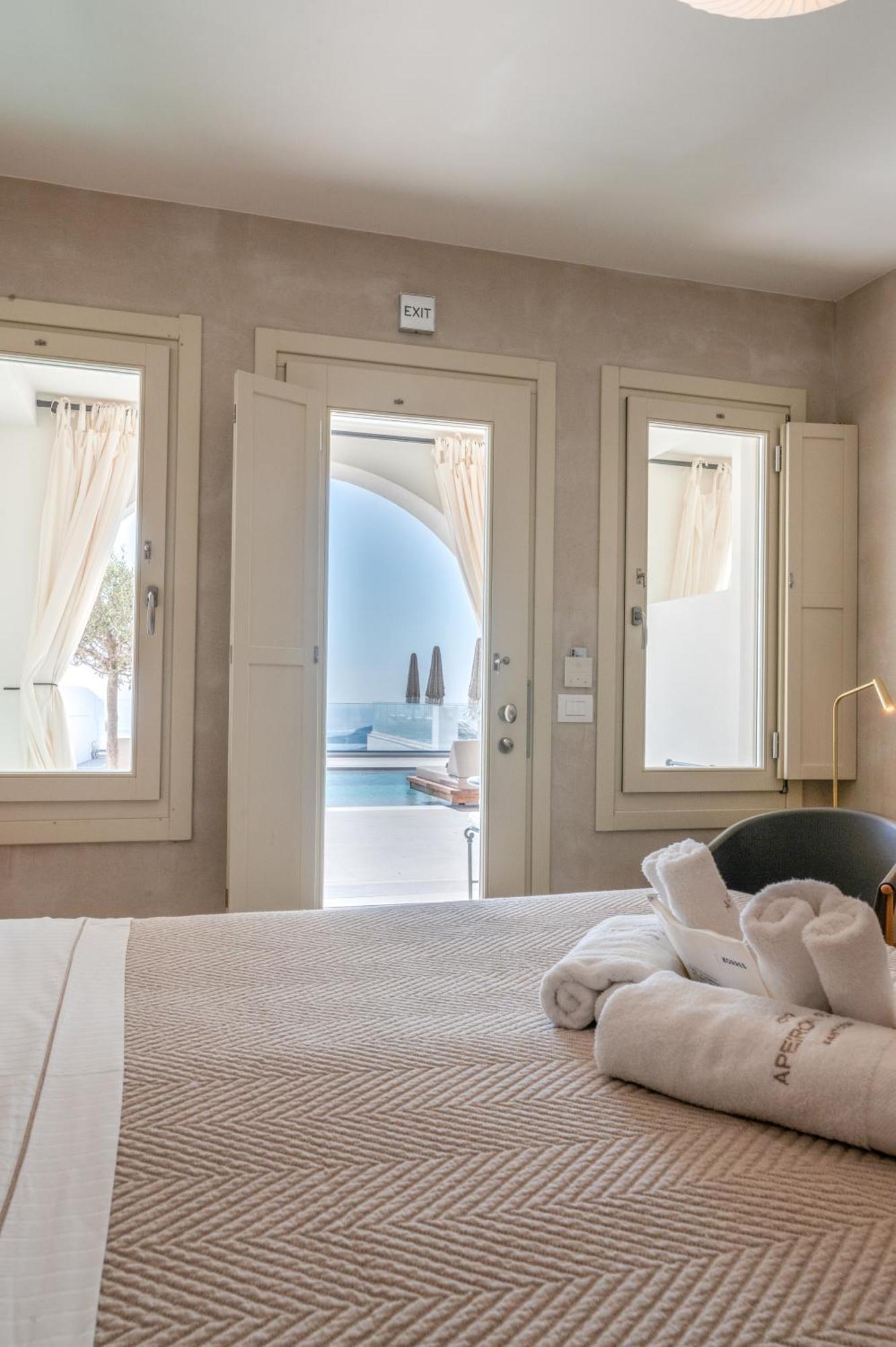 Apeiron Blue Santorini - Sustainable Adults Only 14 Plus Fira  Quarto foto
